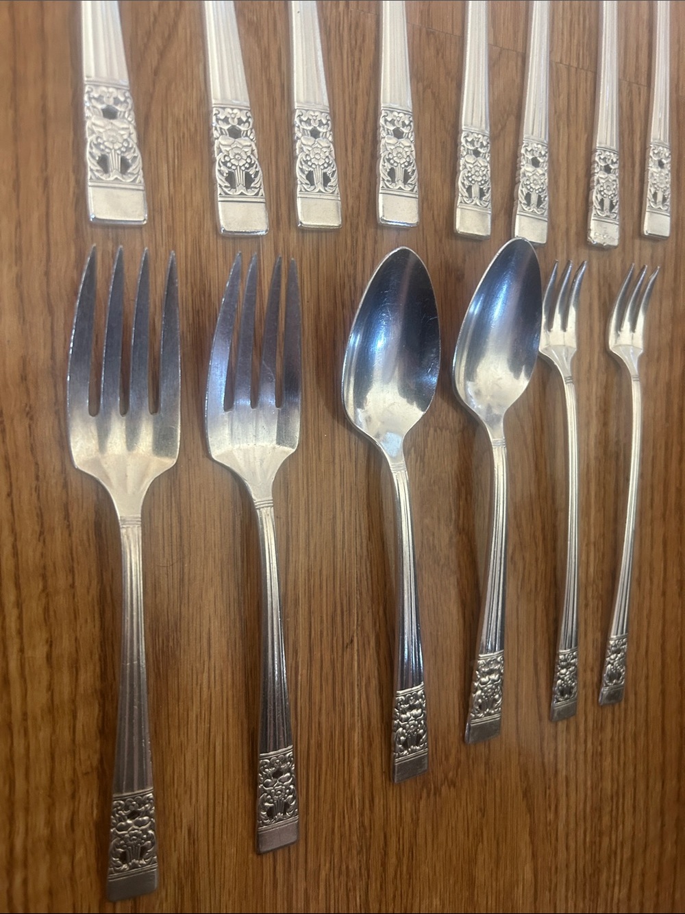 Stainless Steel Ornate Handle Dessert Flatware Set - Silver 14 piece - Picture 3 of 10